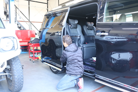 スライドドアのヘコミも塗装しないデントリペア！