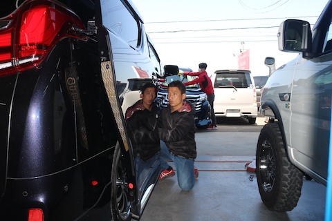 スライドドアのヘコミも塗装しないデントリペア！