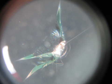 連休中に飛び石被害が続出！フロントガラスは交換しないで直せます！