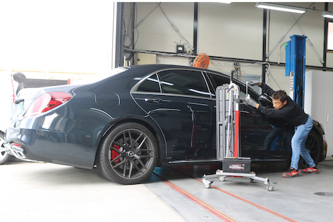 高級車のヘコミ修理、査定に影響しない方法！