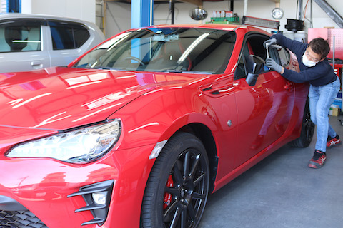 車のドアのヘコミなら15分〜最速修理が可能！