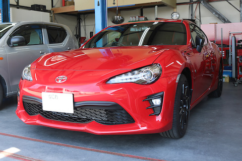 車のドアのヘコミなら15分〜最速修理が可能！