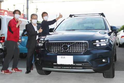 飛び石被害！ヘコミとフロントガラスのヒビ割れを同時に修理