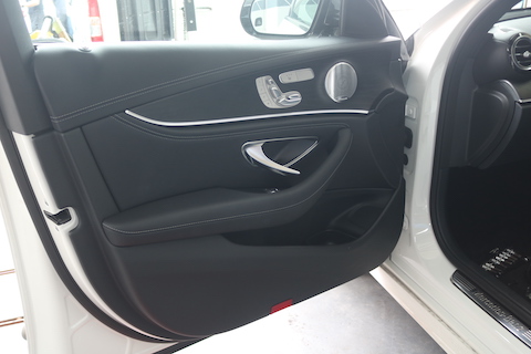 ベンツのドアの大きなヘコミ 、ドアモジュールを外してデントリペア