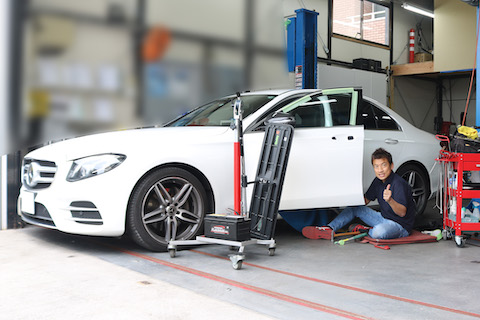 ベンツのドアの大きなヘコミ 、ドアモジュールを外してデントリペア