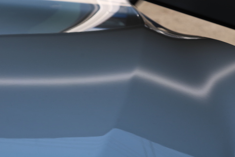 ボンネットのヘコミ修理費用、8,000円〜と最安値！