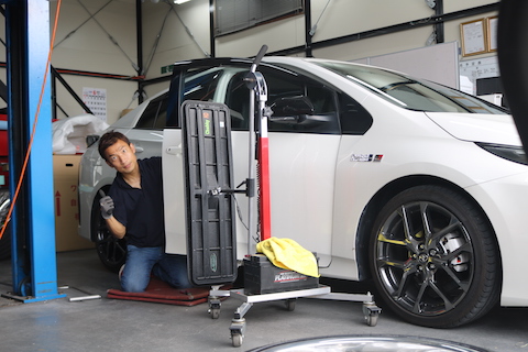 車のヘコミ修理の相場より破格のデントリペアがオススメ！