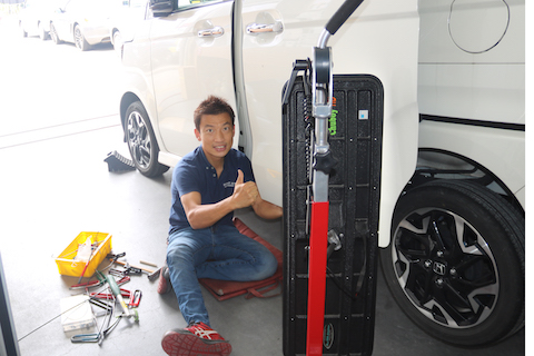 車のプレスラインの潰れ・ヘコミでも塗装なしで即時修理！