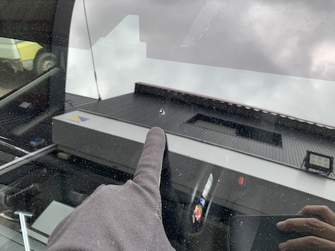 フロントガラスヒビ割れは交換必要なくて直せます！