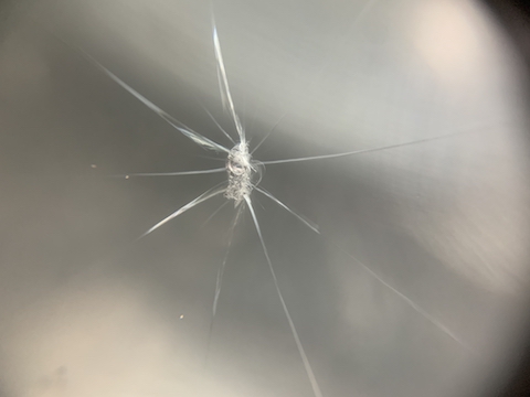 マセラティのフロントガラス修理は16,500円