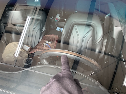 マセラティのフロントガラス修理は16,500円