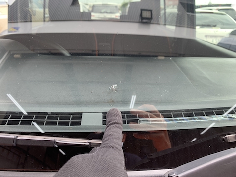 ハスラーのフロントガラス割れ被害続出！交換しないで修理は可能！