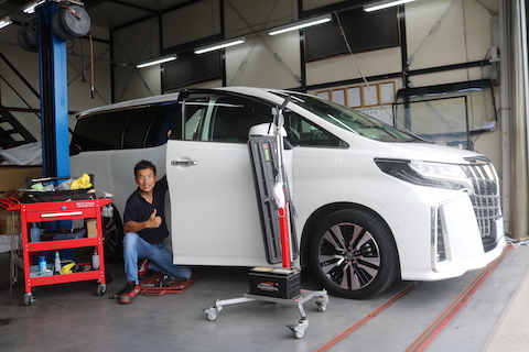 車のドアエッジの折れ曲がり修理も塗装しないデントリペア！