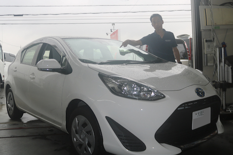 大阪でウインドリペアとガラス交換を専門技術者が自社施工