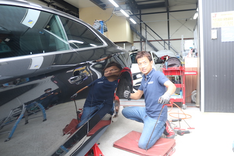 アウディのリアフェンダーのヘコミ修理が10秒で直る？！