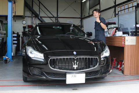 マセラティのフロントガラス修理は16,500円