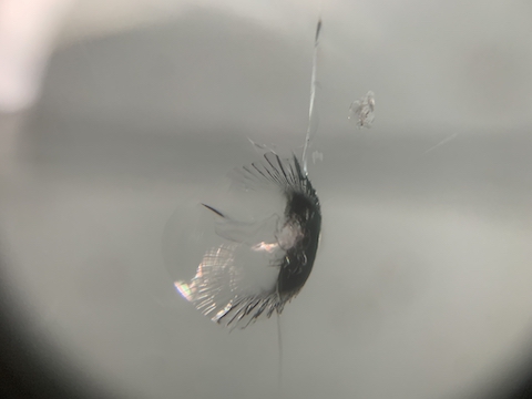 フロントガラスの端についたひび割れ修理も可能！