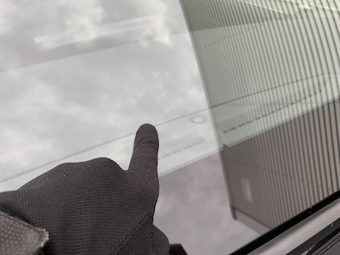 フロントガラスの端についたひび割れ修理も可能！