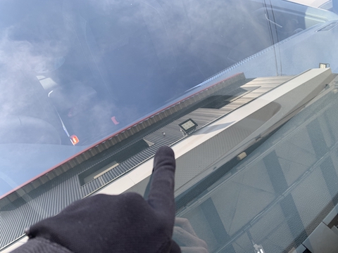 フロントガラスの傷を目立たなくする修理方法