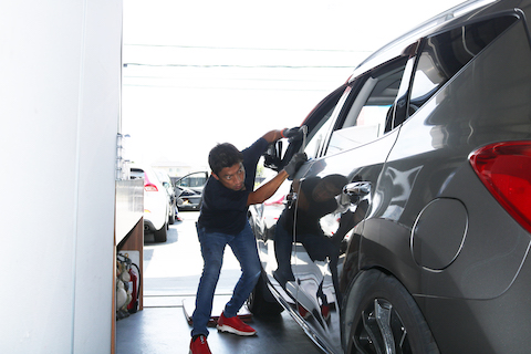 車の小さなエクボのヘコミの直し方