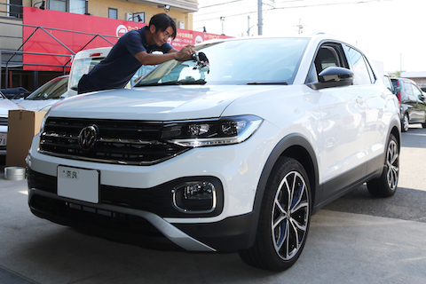 フロントガラスの傷を目立たなくする修理方法