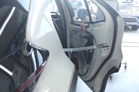 ヤリスクロスのヘコミ修理、新車なら塗装よりもデントリペア！