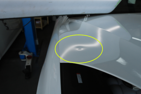 ポルシェのアルミボンネットの凹みも塗装しないで直せます！