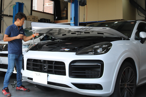 ポルシェのアルミボンネットの凹みも塗装しないで直せます！