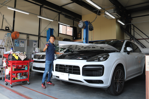 ポルシェのアルミボンネットの凹みも塗装しないで直せます！