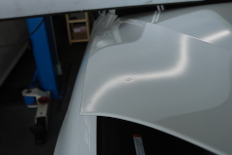 ポルシェのアルミボンネットの凹みも塗装しないで直せます！