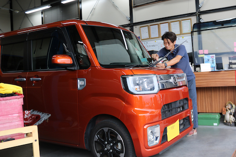 フロントガラスの線傷、小さければ修理で補修できます！