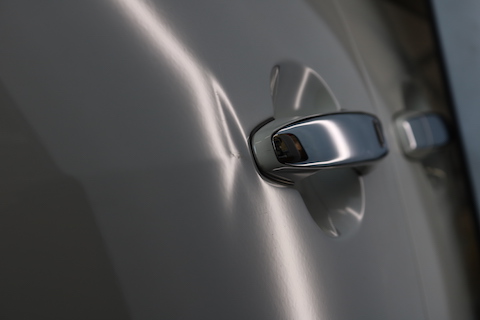 風にあおられたドアでヘコミ被害続出！そのヘコミ綺麗に直ります！