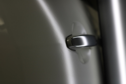 風にあおられたドアでヘコミ被害続出！そのヘコミ綺麗に直ります！