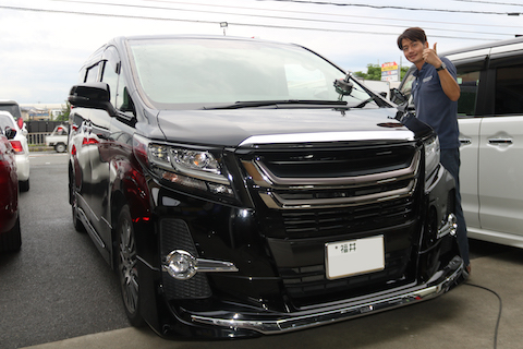 アルファードのガラス交換は高額！修理なら1.5万円