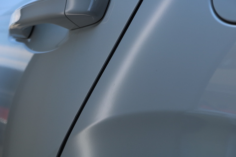 クォーターパネルの凹み修理、板金でも8,000円〜