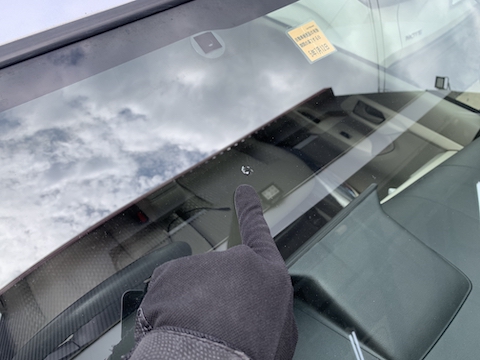 日曜日もフロントガラスを当日修理可能！