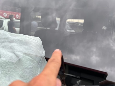 DIYのフロントガラスのヒビ修理失敗！補修できます！