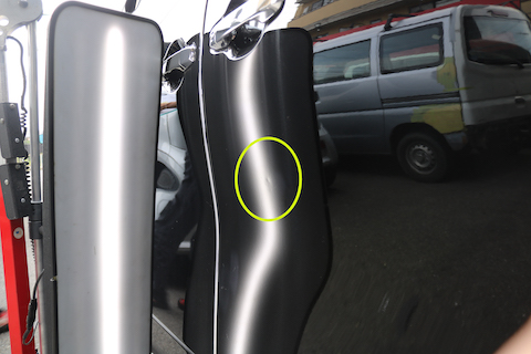 スライドドアのヘコミも塗装しないデントリペアで修理