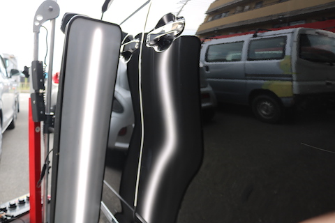 スライドドアのヘコミも塗装しないデントリペアで修理