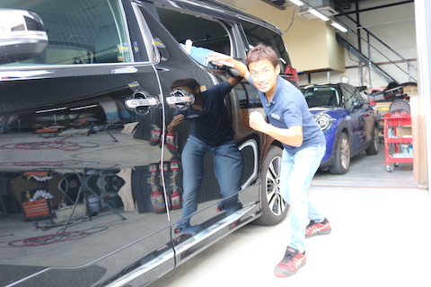 スライドドアのヘコミも塗装しないデントリペアで修理