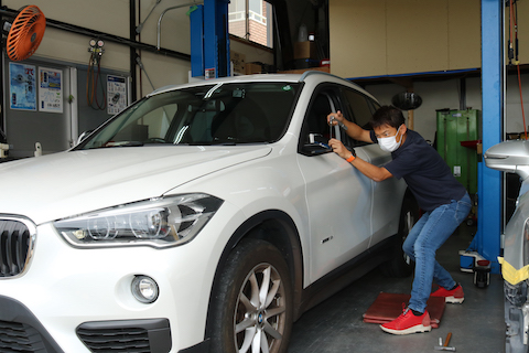 プレスラインが潰れたヘコミを短時間で綺麗に復元！