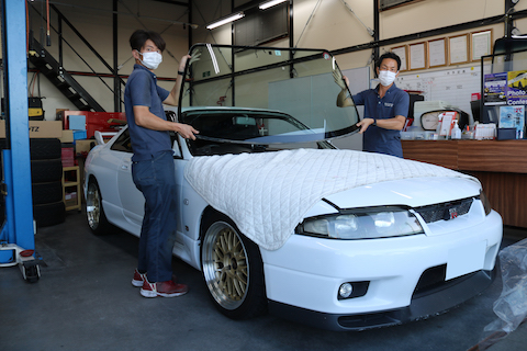 20年前のGT-Rのフロントガラスも社外品で交換可能！
