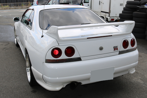 20年前のGT-Rのフロントガラスも社外品で交換可能！