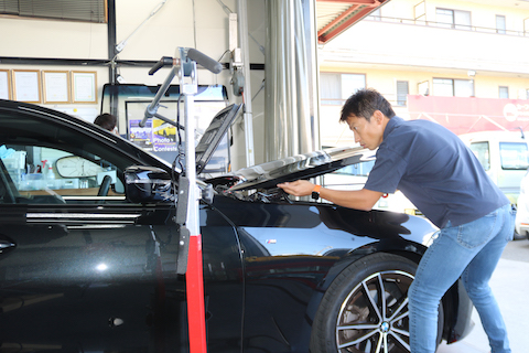 本当にヘコミがあった鉄板がチョット待つ間に綺麗に元どおり！