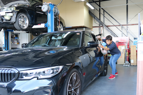 本当にヘコミがあった鉄板がチョット待つ間に綺麗に元どおり！