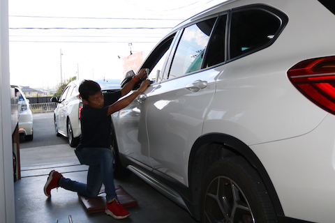 車２台のヘコミを同時に預かって即時施工！