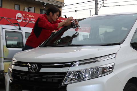 ウインドリペアはフロントガラスの目立つ傷を補修できます！