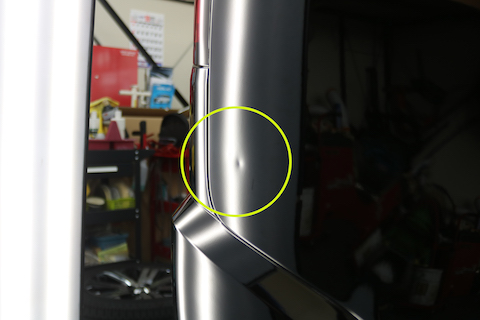 リアタイヤ上辺りにヘコミができても塗装しない修理で解決！