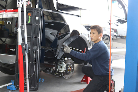 リアタイヤ上辺りにヘコミができても塗装しない修理で解決！