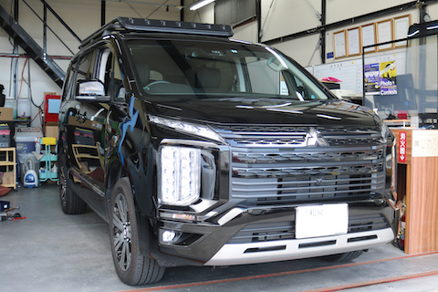 リアタイヤ上辺りにヘコミができても塗装しない修理で解決！